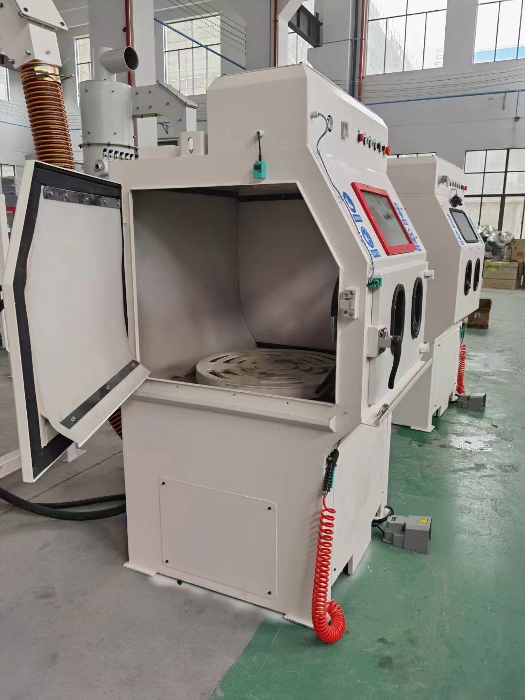 盘锦移动式抛丸机的工作原理?